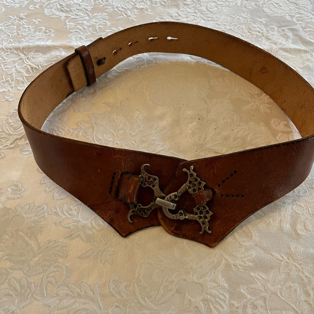 Vintage 70s leather belt with great hardware. Unmarked Etienne Aigner? - Picture 16 of 16